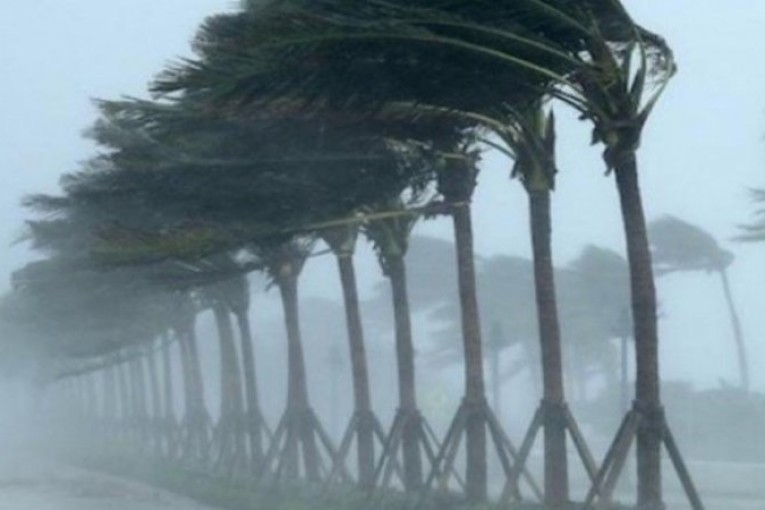 أمطار ورياح قوية في هذه المناطق بداية من الليلة