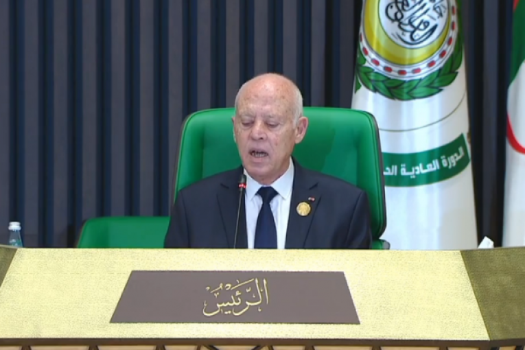 سعيّد من الجزائر : تونس حريصة دوما على اعلاء الصوت العربي الموحّد
