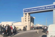 أهالي ‘ضحايا فاجعة جرجيس’ يغلقون الميناء التجاري وفضاء الانشطة الاقتصادية
