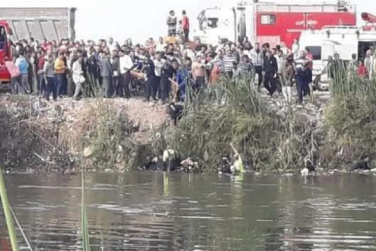 قتلى وجرحى بحادث سقوط حافلة في مصر