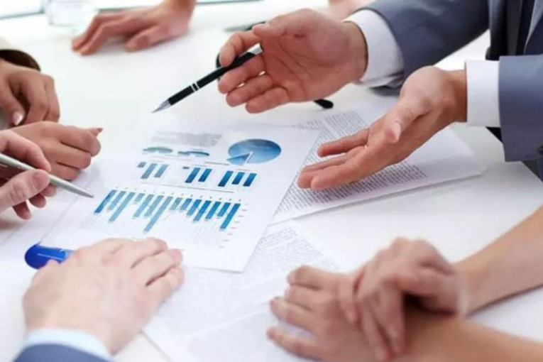 وزير الاقتصاد: قريبا إلغاء حزمة جديدة من التراخيص‎‎