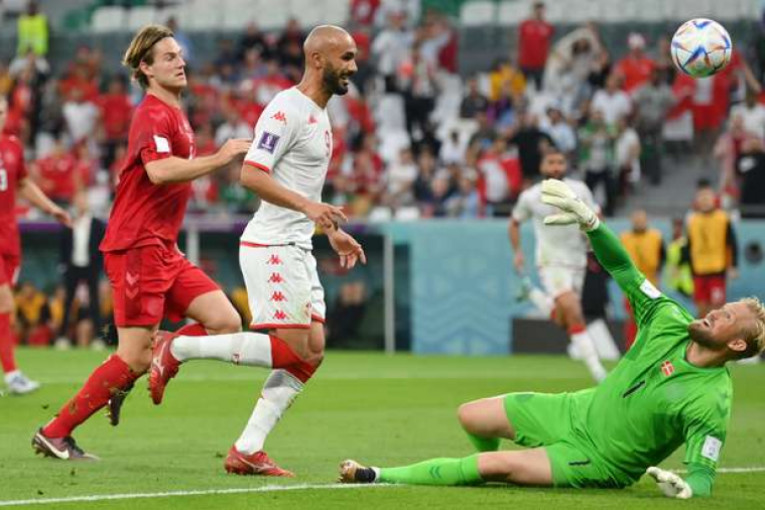 المنتخب الوطني يتعادل مع الدنمارك في افتتاح مبارياته في المونديال