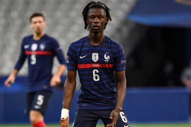 هل يشارك كامافينغا على الجهة اليسرى لدفاع فرنسا أمام تونس ؟