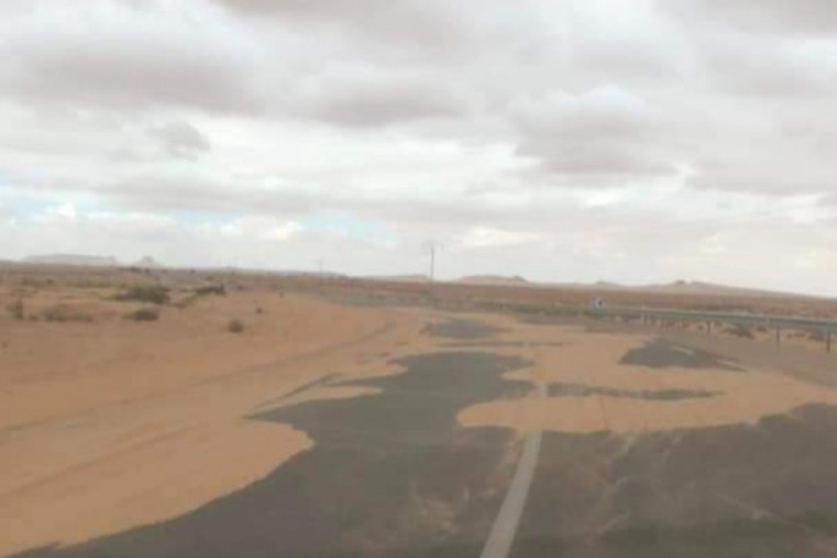 تطاوين: الحماية المدنية تحذر مستعملي طريق رمادة ذهيبة بسبب تكدس الرمال