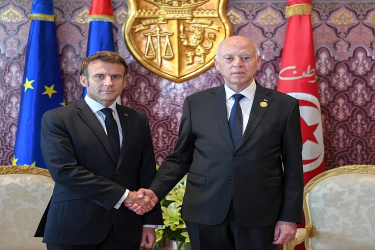 سعيّد وماكرون يُؤكدان حرصهما المشترك على مواصلة العمل سويا لمزيد تدعيم العلاقات