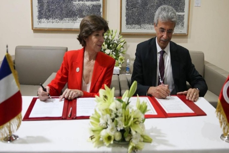 قمّة الفرنكوفونية: توقيع إتفاقية تمويل بين تونس وفرنسا بقيمة 200 مليون أورو