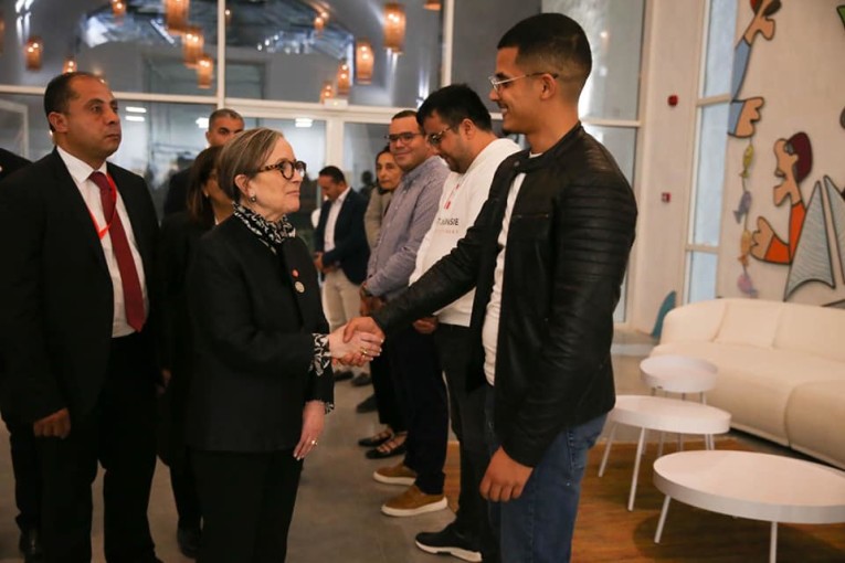 يستفيد منه 1000 شاب ..رئيسة الحكومة تؤدي زيارة إلى مركز “أليف” للتكنولوجيا بمدنين