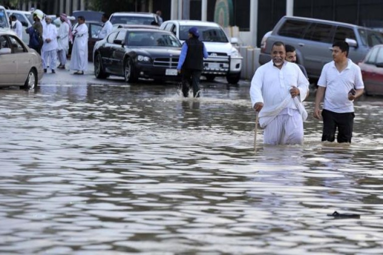 أضرار هائلة في جدة خلفتها الأمطار والسيول