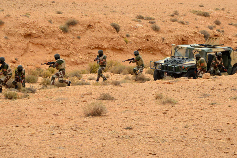 حجز قرابة 190 ألف حبة مخدرة لدى مهربين على الحدود الجنوبية الشرقية