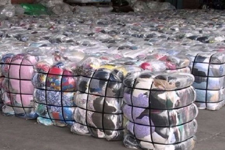 كانت في طريقها للتهريب: حجز شاحنة محمّلة بكميات من ملابس ‘الفريب’ في مجاز الباب