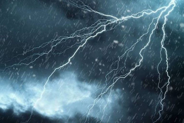 تواصل نزول أمطار متفرقة ورعدية الليلة بالشمال ومحليا الوسط