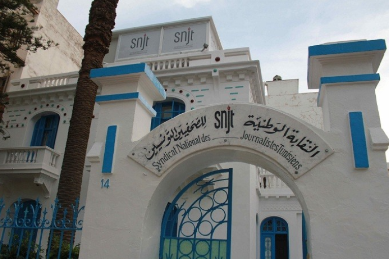 القصبة: تعليق اعتصام الصحفيين إثر إبرام اتفاق بين الهياكل النقابية ووزير الشؤون الإجتماعية