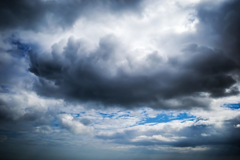 طقس اليوم: أجواء مغيمة جزئيا باغلب الجهات