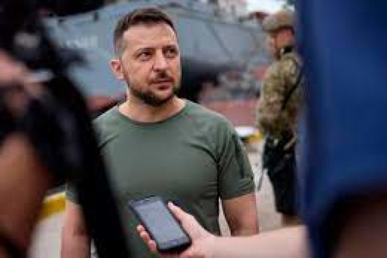 زيلينسكي.. إحباط 100 هجوم روسي بـ24 ساعة