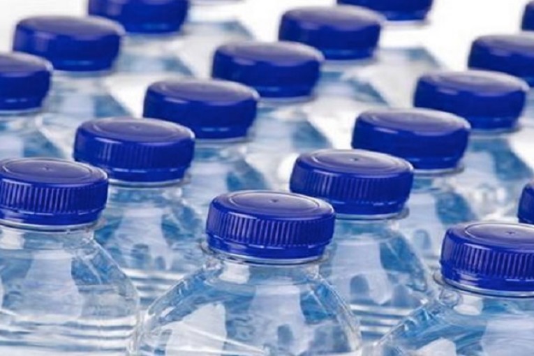 حجز 22 ألف قارورة مياه معدنية بمحل عشوائي بجندوبة