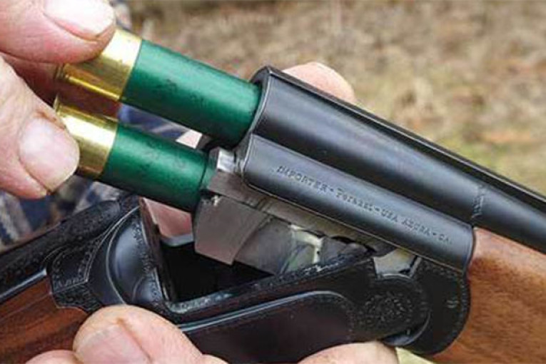 حجز 5 بنادق صيد وخراطيش وبدلات عسكرية خلال مُداهمة منازل بسفح جبال مغيلة