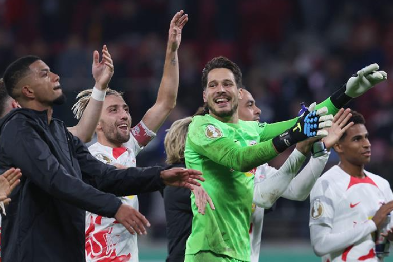 حارس لايبزيج متاح للمشاركة أمام شاختار