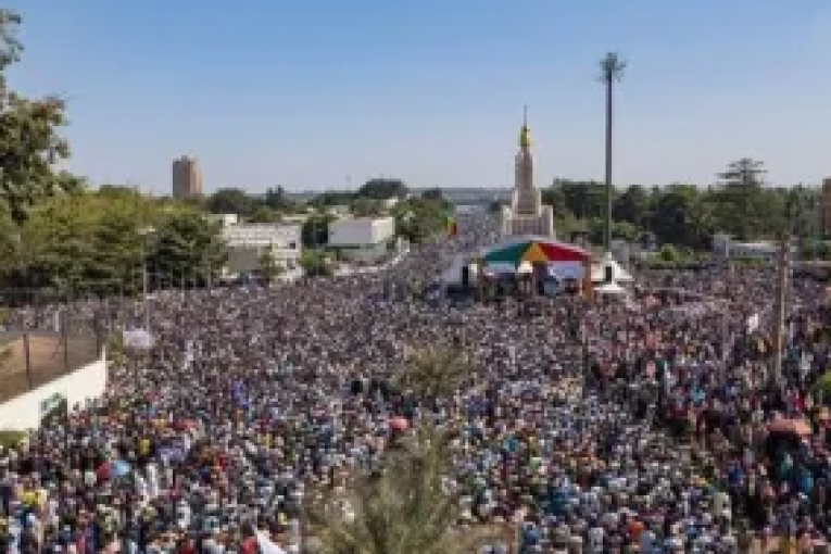 مظاهرة “مليونية” في مالي احتجاجا على تصريحات مسيئة للإسلام