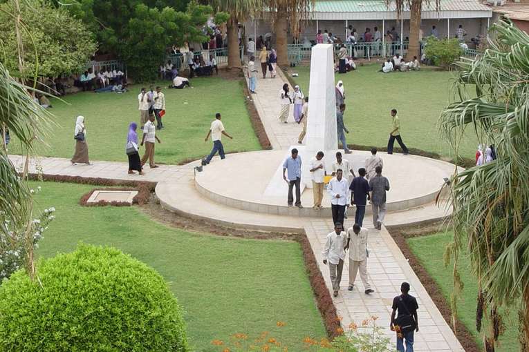جامعة “وهمية” خرجت آلاف الطلاب بشهادات مزورة بالسودان