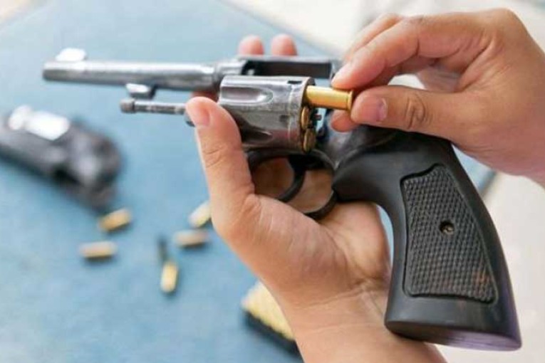 منزل تميم: حجز مسدس ناري وكمية من الذخيرة ومواد مخدرة