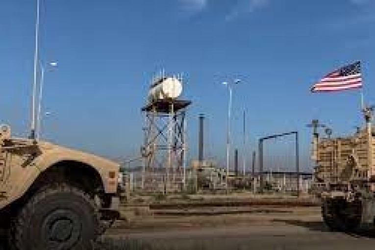 سوريا..قصف صاروخي يستهدف قاعدة للتحالف الدولي