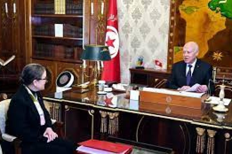 الصعوبات المالية للدولة محور لقاء سعيد و بودن