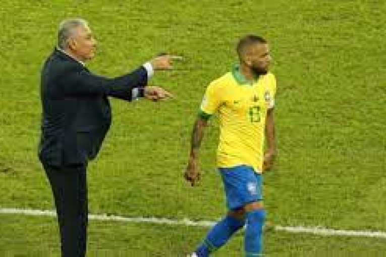 تيتي: أمثل 220 مليون برازيلي.. ولا أهتمّ برافضي داني ألفيس