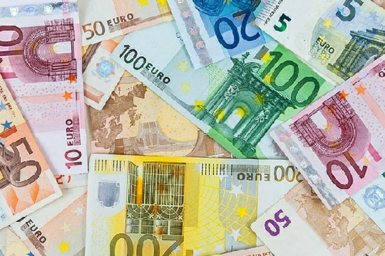 البنك المركزي: احتياطي النقد الأجنبي يعادل 100 يوم توريد