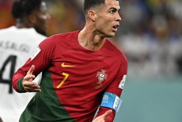 لنجم البرتغالي كريستيانو رونالدو يكتب التاريخ في كأس العالم