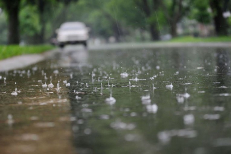 طقس اليوم: ضباب خلال الساعات الأولى تليه أمطار متفرقة