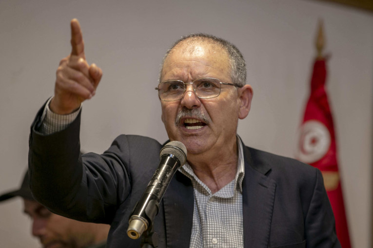 الطبوبي..”كفى من الضرائب ومن التجويع والتفقير”