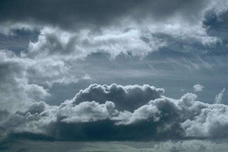 طقس الجمعة..طقس مغيّم وأمطار متفرّقة