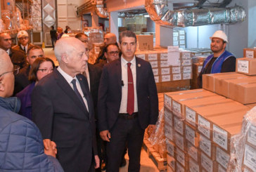 رئيس الجمهورية يؤدي زيارة لإحدى مؤسسات تصنيع الأدوية