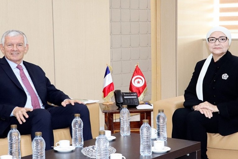 وزيرة العدل والسفير الفرنسي يؤكدان الحرص على تطوير آفاق الشراكة في مجال التعاون القضائي