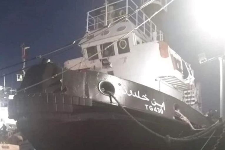 تعويم الجرار ابن خلدون التابع لميناء قابس بعد انتهاء أشغال الصيانة