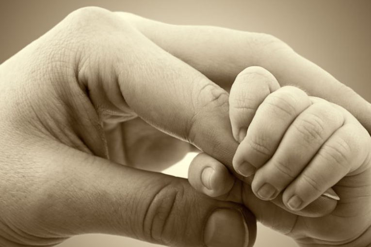 النساء ضحايا القتل في تونس أغلبهن أمهات