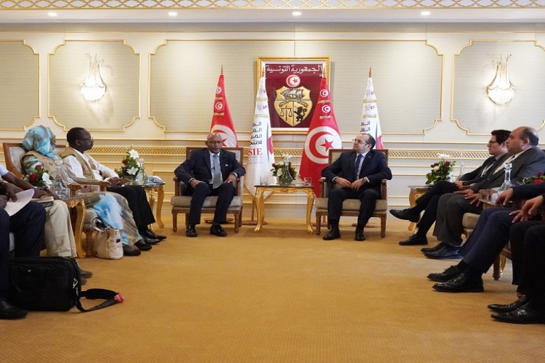 بوعسكر يتحادث مع وفد بعثة الملاحظين من الاتحاد الافريقي