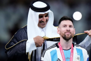 عماني يعرض مليون دولار على ميسي لشراء ”بشت” نهائي كأس العالم