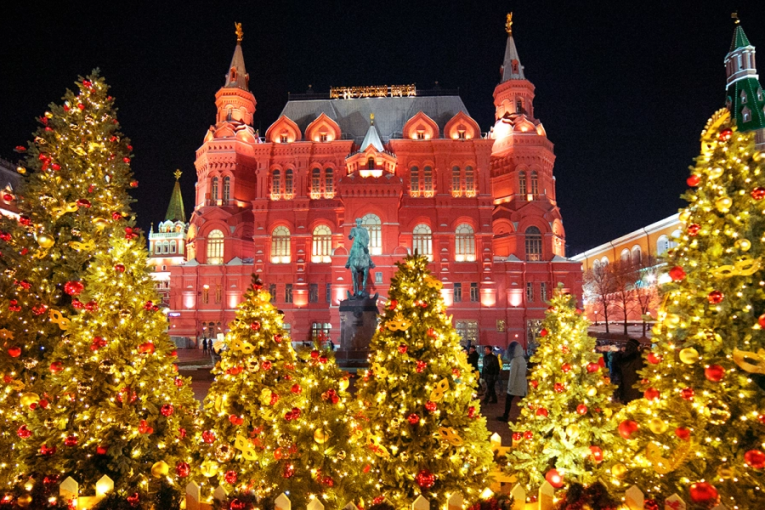من أين تأتي شجرة رأس السنة الأولى إلى الكرملين؟