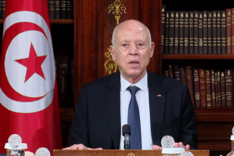 أسماؤهم أمامي …. رئيس الدولة: تونس تحصلت على هبة بـ40 مليارا تمتع بها ”أشباه المحللين”