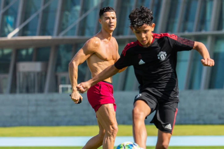 إبن رونالدو يترك مانشستر يونايتد ويعود إلى ريال مدريد