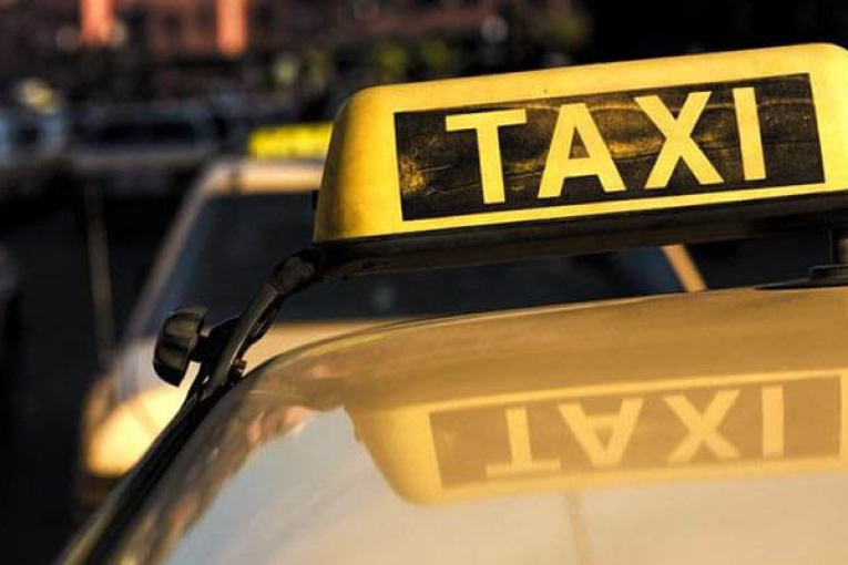 اتحاد التاكسي الفردي يطالب بالترفيع في ضربة العداد إلى 1500 على الأقل