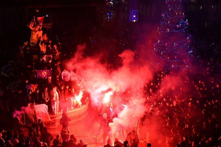 فرنسا: وفاة طفل مغربي دهسا بسبب اشتباكات بين مشجعي المنتخبين الفرنسي والمغربي