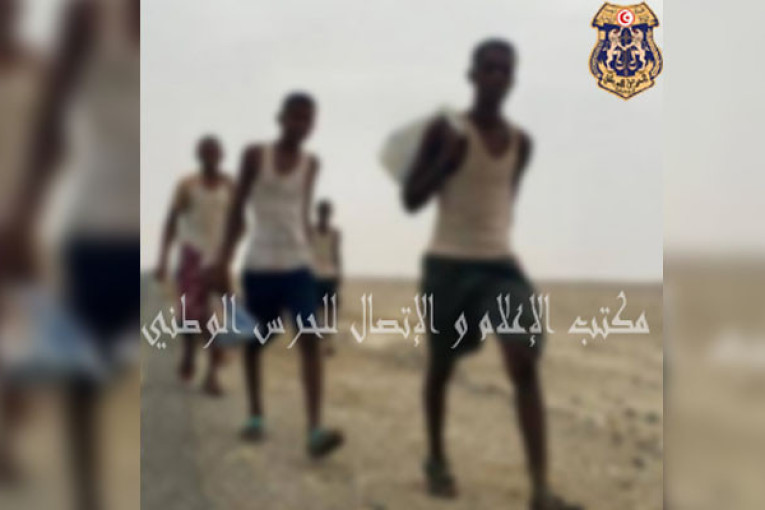 ضبط 05 أشخاص من جنسيات جنوب الصحراء تعمدوا اجتياز الحدود الجزائرية التونسية خلسة
