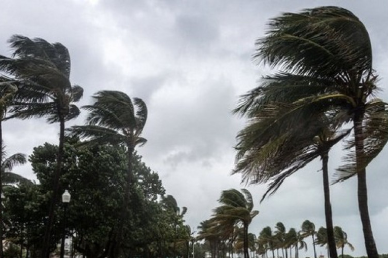 هبوب رياح قوية على الولايات الساحلية وامطار مرتقبة بالكاف والقصرين صباح غد الثلاثاء