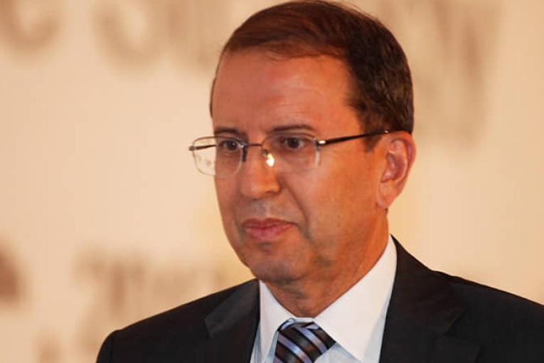 هشام اللومي: يجب إزالة كل العوائق التي تحول دون وصول المرأة الى مراكز مرموقة