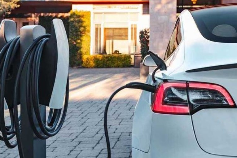 قانون المالية 2023: إجراء للتشجيع على استعمال السيارات الكهربائية