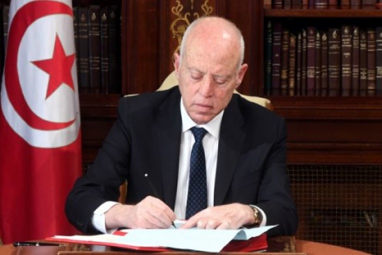 بمناسبة عيد الثورة … رئيس الدولة يصدر أمرا بتمتيع 1650 محكوما بالعفو الخاص