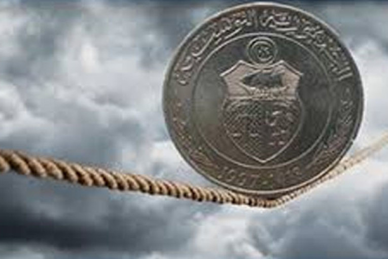 تواصل تراجع الدينار في مواجهة الأورو والدولار