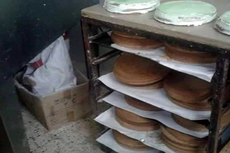 سكرة: مداهمة مخزن عشوائي.. وحجز مرطبات غير صالحة للاستهلاك